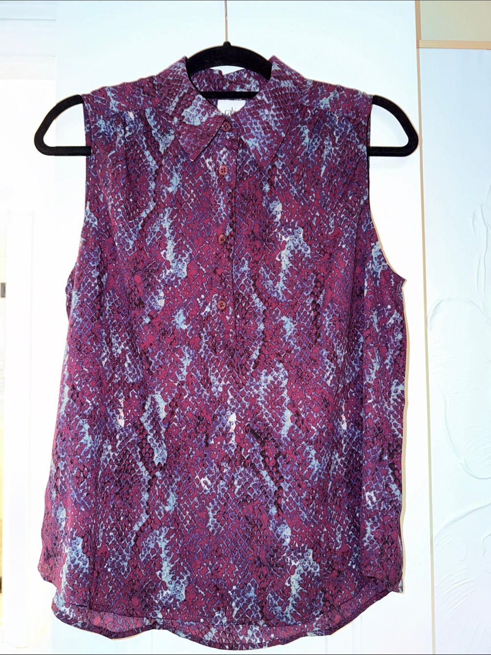 CAbi Paige Blouse. Purple & Blue Snake-Print Sleeveless Button-Front Blouse M